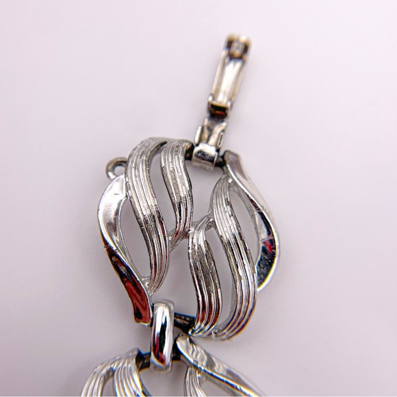 Vintage 1960’s Coro Signed Silver Tone Leaf Cutout Wide Link Bracelet - Picture 10 of 12